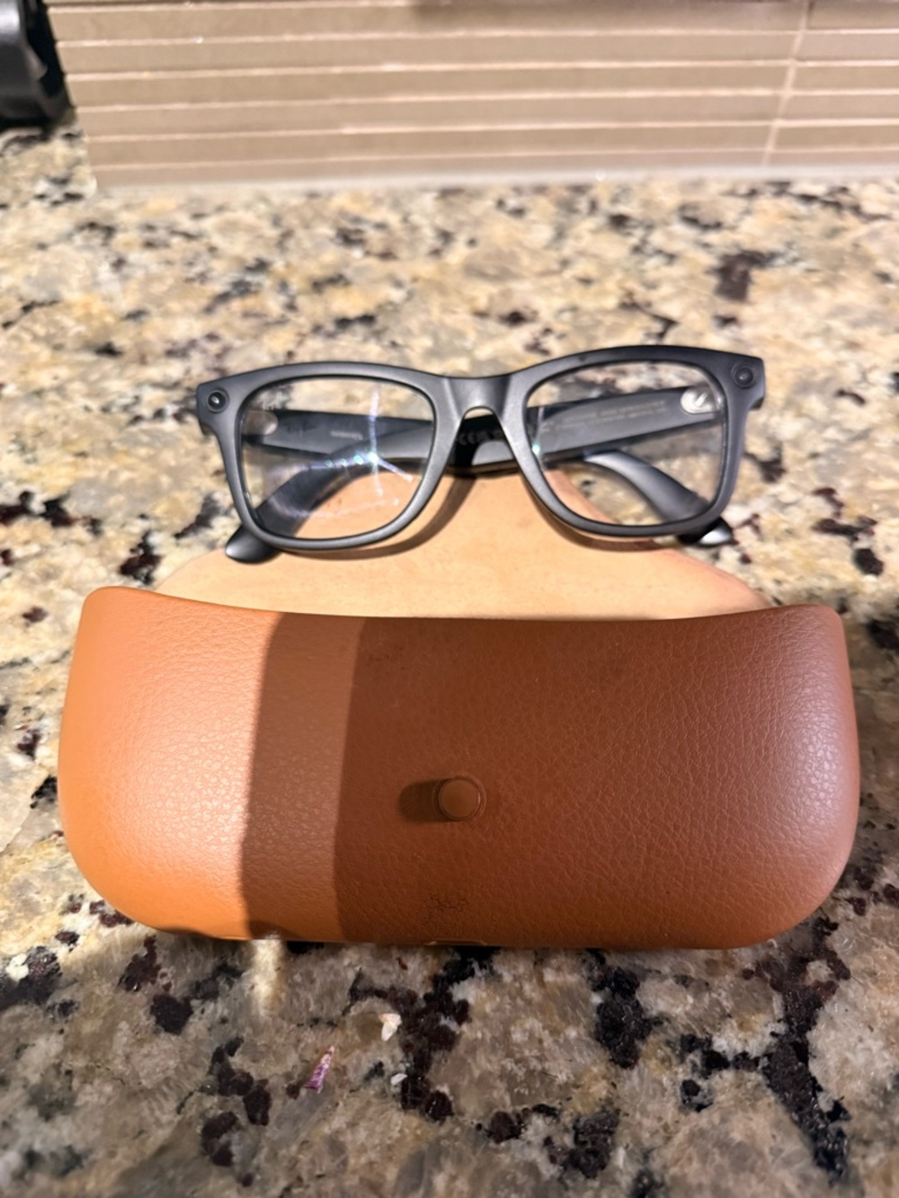 Ray-Ban meta wayfarer sz53 Gen 1 Black Frames with Brown Leather charge Case - Picture 5 of 9